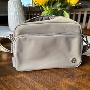 Lululemon Everywhere Crossbody bag